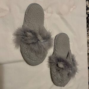 Jenni slip-on grey fuzzy slippers